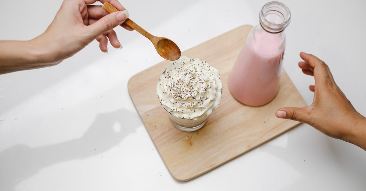 découvrez une sélection de produits laitiers de qualité, incluant du lait, du fromage et du yaourt, pour des repas sains et savoureux.