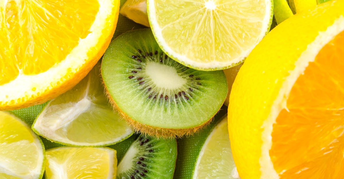 découvrez tout sur le kiwi, un fruit délicieux, sain et riche en vitamines. origines, bienfaits, recettes et bien plus encore !