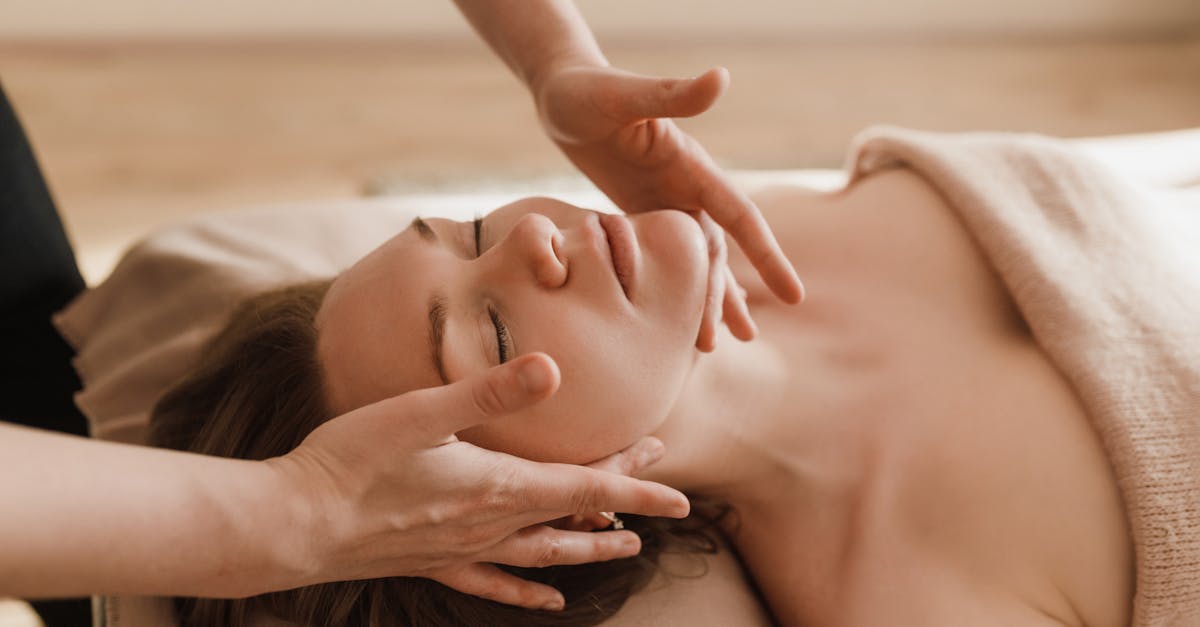 découvrez les bienfaits du massage bien-être ayurvédique pour retrouver équilibre et sérénité. offrez-vous un moment de détente et de relaxation grâce à cette pratique millénaire de la tradition indienne.